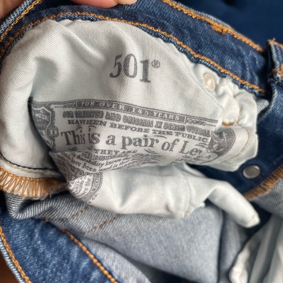 Levi's Women's 501 Crop Jeans - Picture 5 of 10